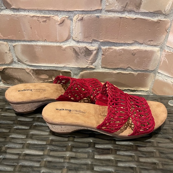 NWOT Walking Cradles Red Leather Kudos - Picture 3 of 11